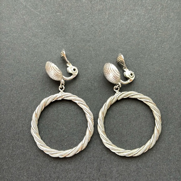 VTG Monet Silver Tone Hoop Earrings Clip On Textured Rope Circle Drop - Picture 3 of 7